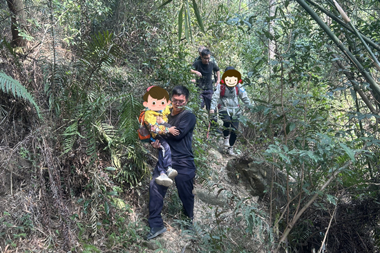 登山迷路被困 鹤山公安“警”急救助.jpg