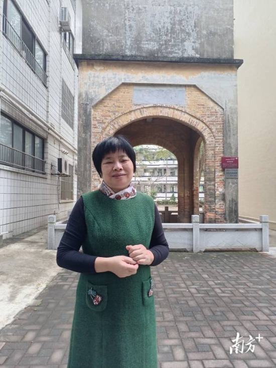 鹤山一中附属中学校长吕文英:以奋斗精神礼赞新时代作为校长,我希望