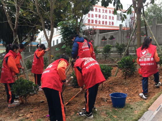 鹤山市桃源中学开展植绿活动鹤山市雅瑶中学开展植树活动鹤山市特殊