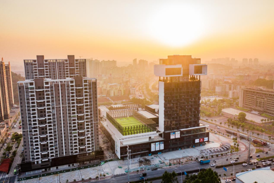 【坚美广场】坚美广场是鹤山辐射周边乡镇,集娱乐,购物,休闲,交际功能