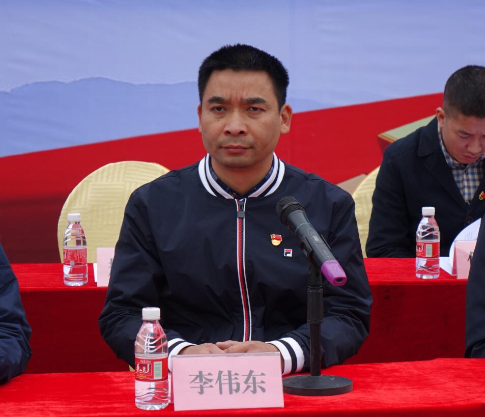 沙坪街道办主任李伟东主持启动仪式