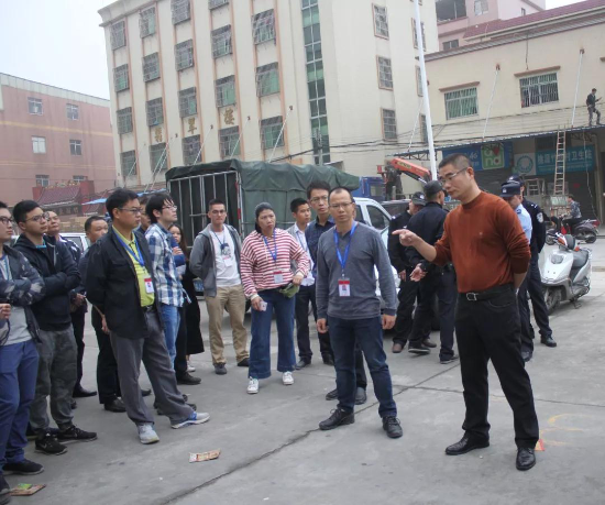 桃源镇开展新旧325国道路段清拆行动